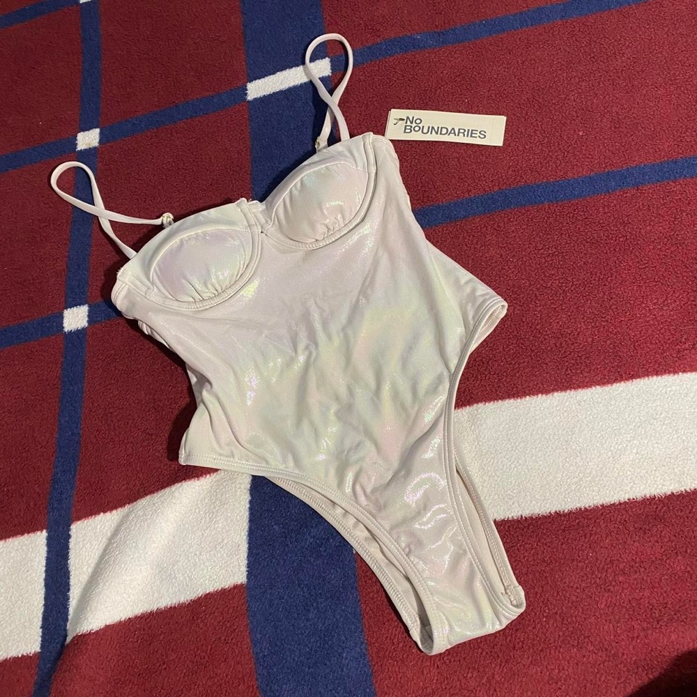 No Boundaries Underwire One-Piece Swimsuit white NWT Women’s XXS